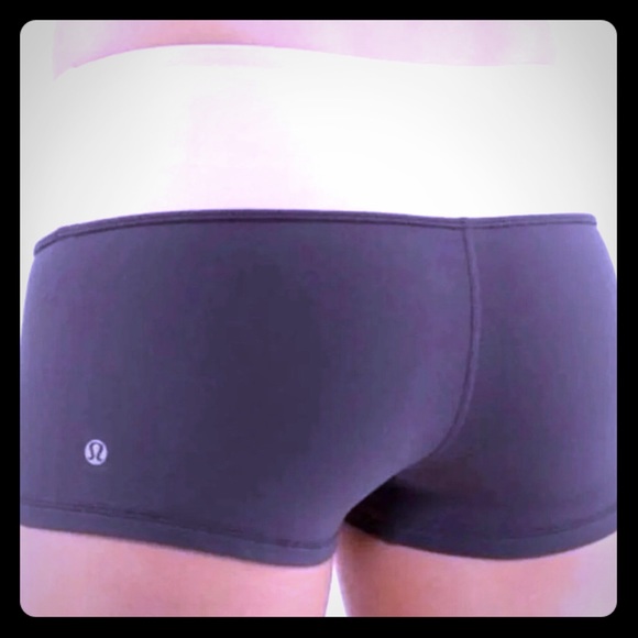 lululemon athletica Pants - LULULEMON WOMEN SHORT .SIZE 4